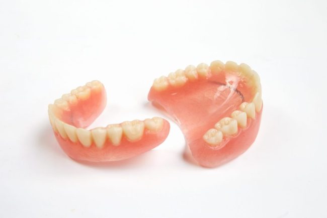 Complete,Denture,On,White,Background